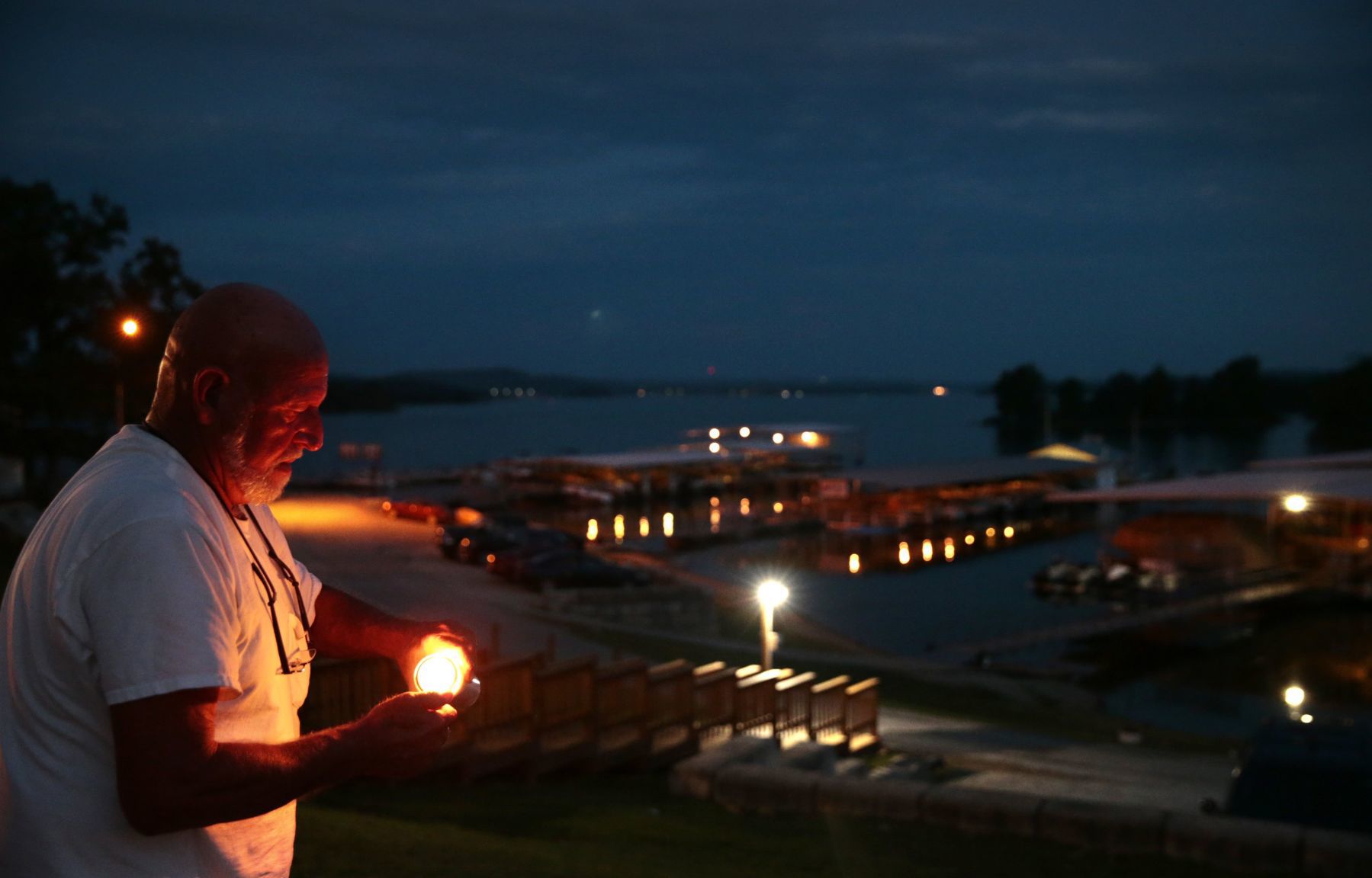 Amid storm warnings 17 die - 9 from one family - when boat capsizes on Table Rock Lake